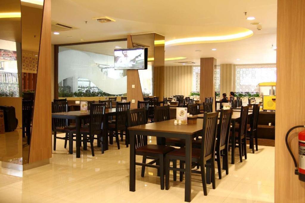 Hotel Astoria Bandar Lampung Exteriér fotografie